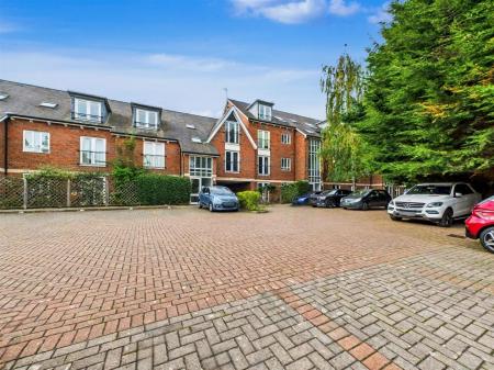 Great Sized Secure Car Parking