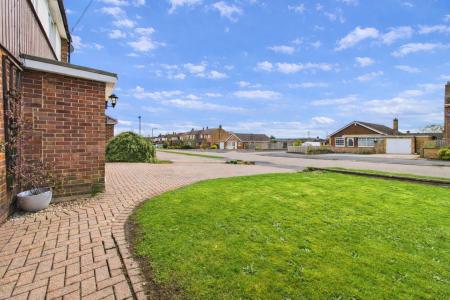 Belfield Road Front Garden.png