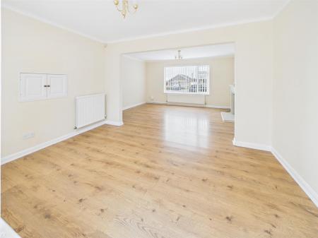 Superb & Spacious Living Room