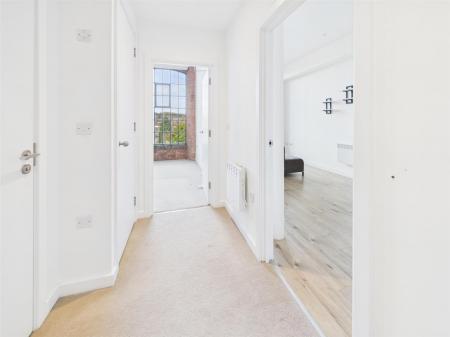 Bright & Spacious Hallway