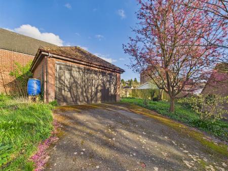 Brick & Tile Double Detached Garage