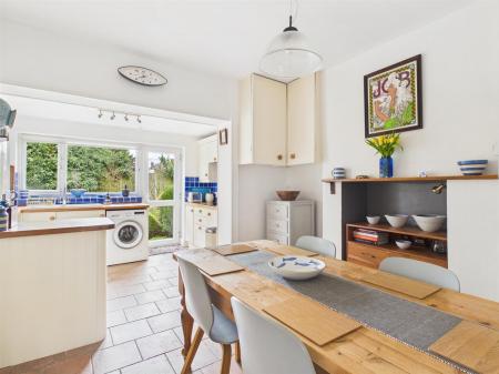 Living Kitchen/Dining Room