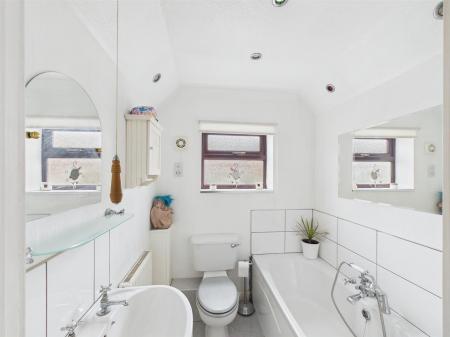 En-Suite Bathroom