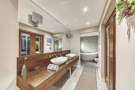 En-Suite Bathroom