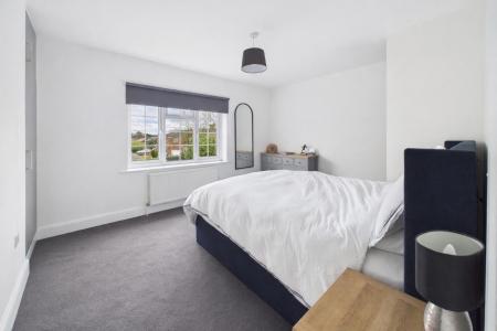 Stunning Master Bedroom With In-Built Storage