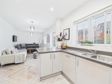 Living Kitchen/Dining Room