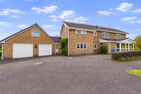 Attached Double Garage/Potential Annexe