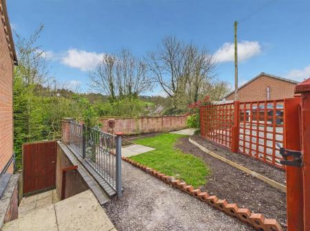 Side Garden Leading To Rear Garden