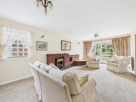 Spacious Lounge/Dining Room