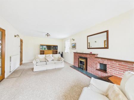 Spacious Lounge/Dining Room