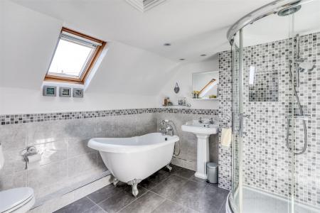 En-Suite Bathroom