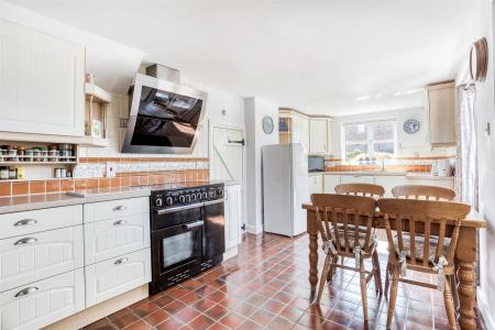 Living Kitchen/Dining Room
