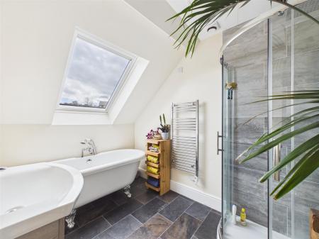 En-Suite Bathroom