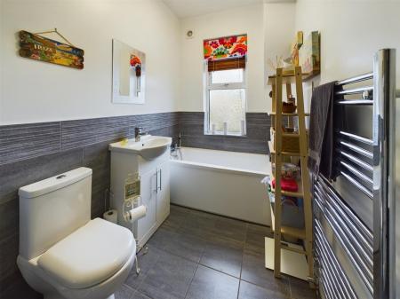 Superb Four Piece Bathroom