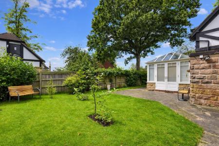 Beautiful Rear Garden With Conservatory