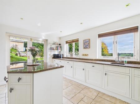 Living Kitchen/Dining Room