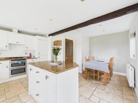 Living Kitchen/Dining Room