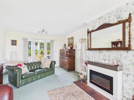 Lounge/Dining Room