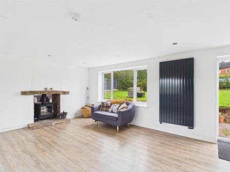 Living Kitchen/Dining Room