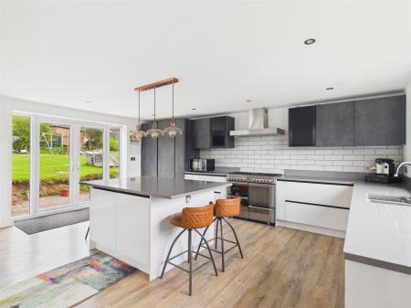 Living Kitchen/Dining Room