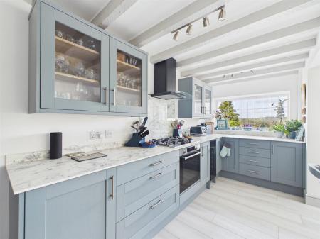 Living Kitchen/Dining Room