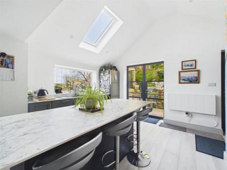 Living Kitchen/Dining Room