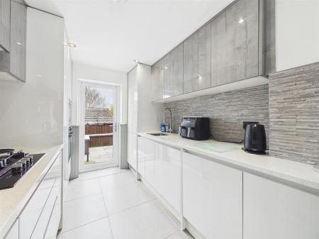 Stylish Fitted Kitchen/Dining Room