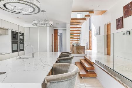 Kitchen & Island Bar