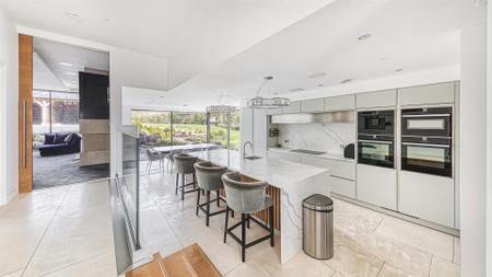 Kitchen & Island Bar