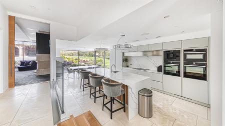 Kitchen & Island Bar