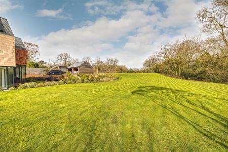 Private Garden - approx. 1 acre