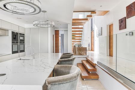 Kitchen & Island Bar