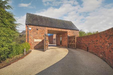 Sweeping Gravel Driveway