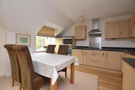 Superb Open Plan Living Lounge/Dining Room/Kitchen