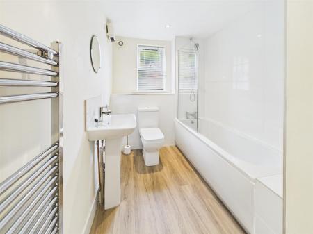 Spacious Bathroom