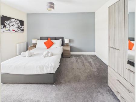 Principle Bedroom With En-Suite