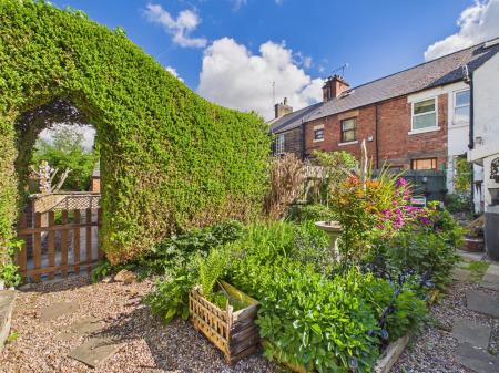 Private Generous Garden to Rear