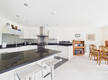 Lounge/Dining/Kitchen