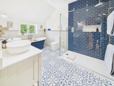 Stunning Four Piece Family Bathroom