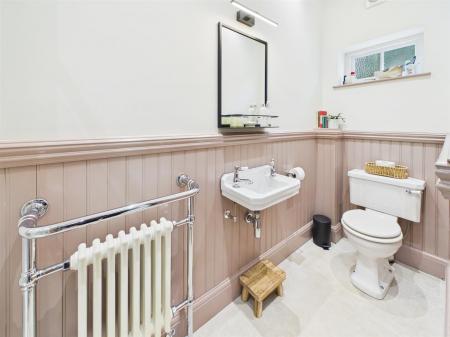 Groundfloor WC/ Shower Room
