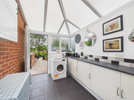 Side Store/Laundry Room
