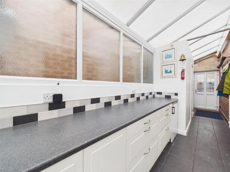 Side Store/Laundry Room
