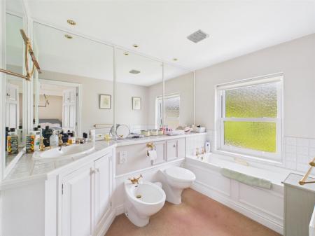 En-Suite Bathroom