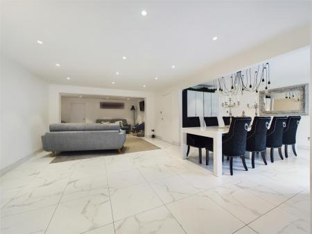 Stylish Open Plan Lounge/Dining Room