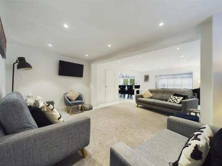 Stylish Open Plan Lounge/Dining Room