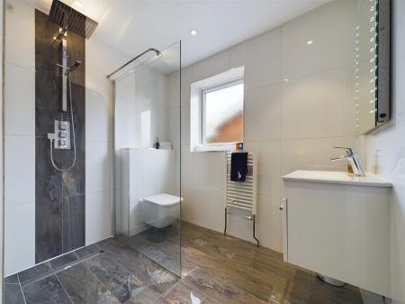 Stylish En-Suite/Wet Room