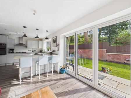 Living Kitchen/Dining Room