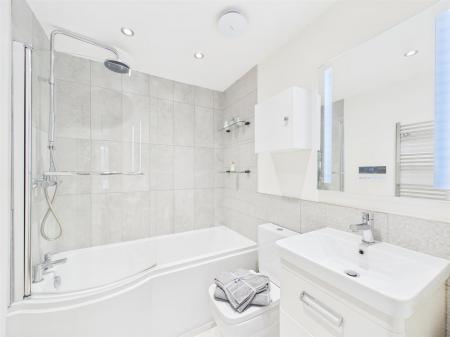 En-Suite Bathroom