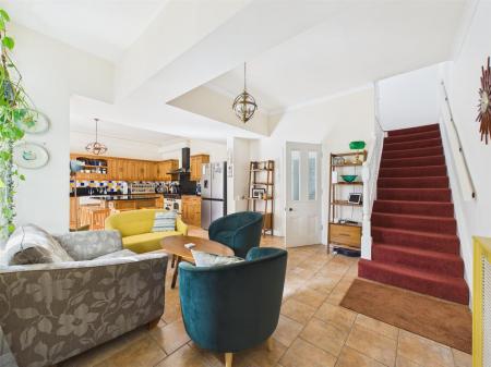 Living Kitchen/Dining Room