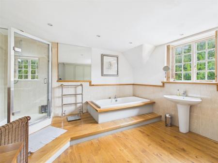 En-Suite Bathroom